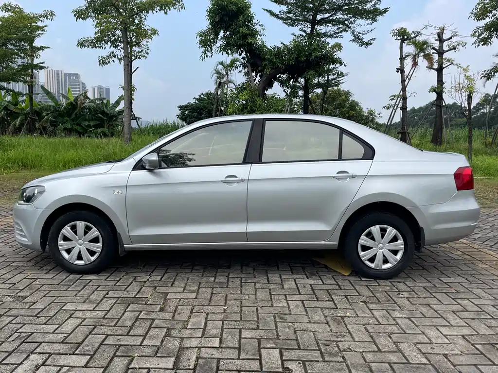 Volkswagen Jetta 2017 — фото 11
