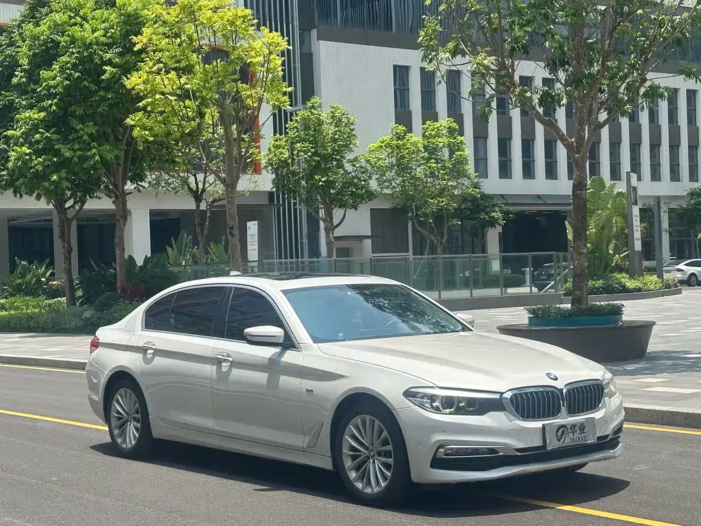 BMW 5 Series 2018 — фото 3