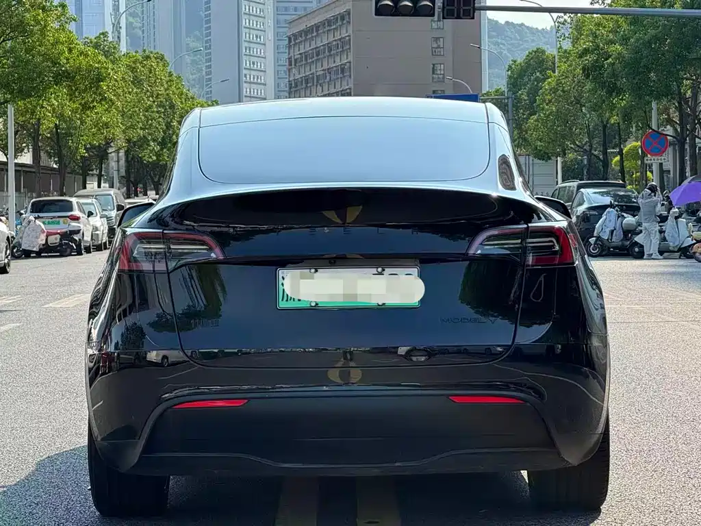 Tesla Model Y 2023 — фото 5