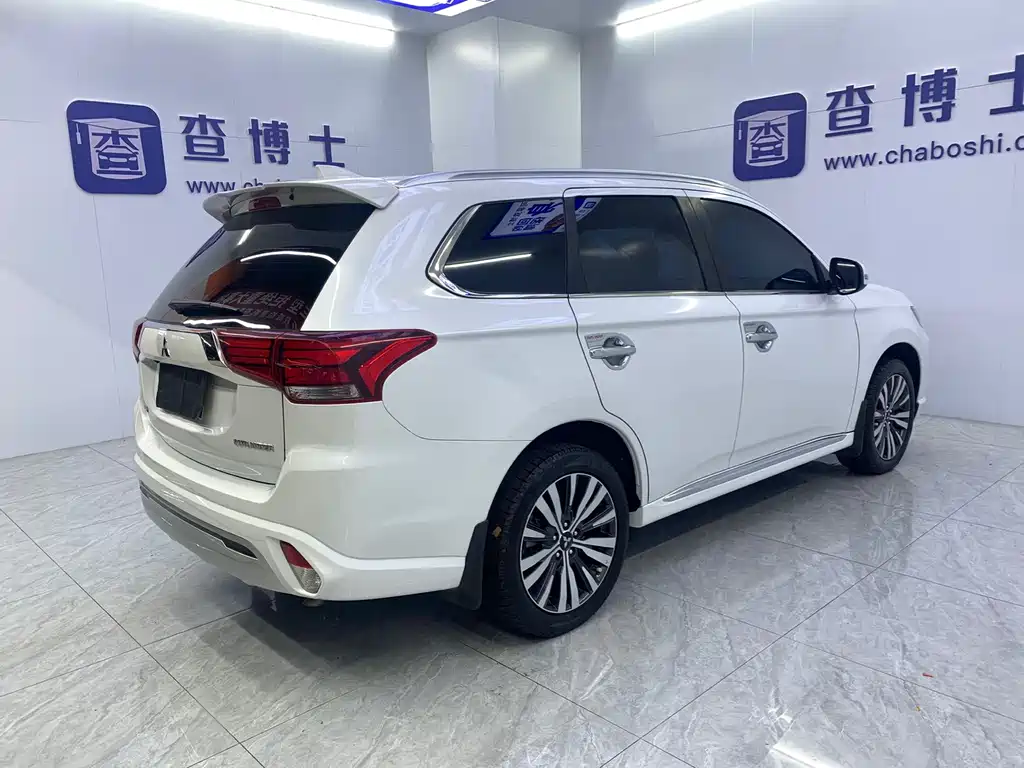 Mitsubishi Outlander 2022 — фото 22