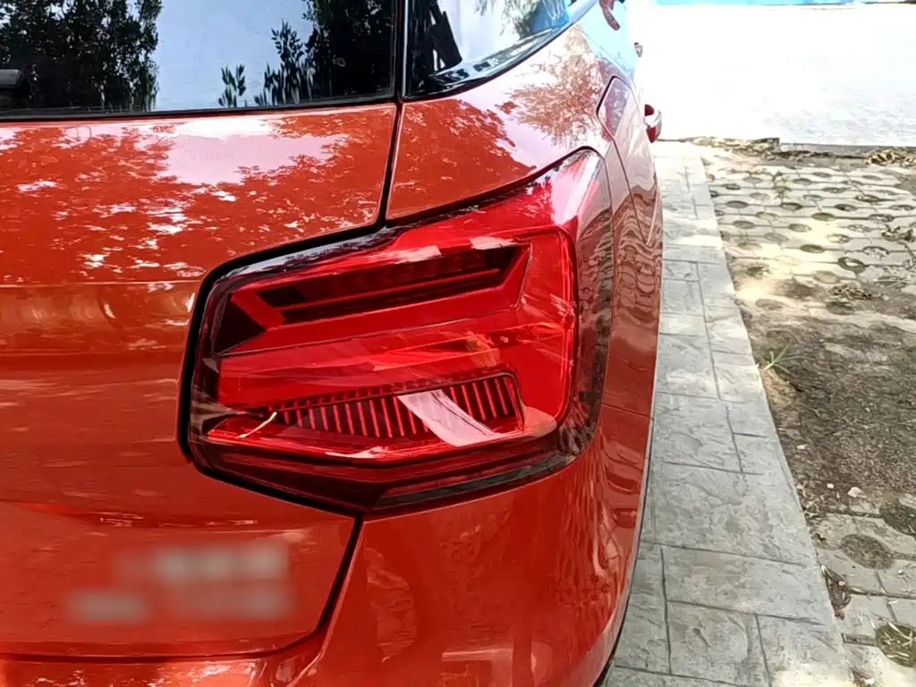 Audi Q2L 2020 — фото 8