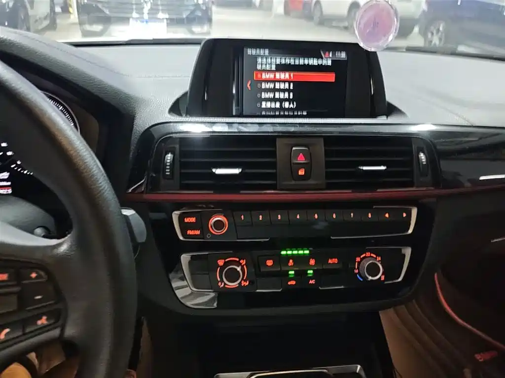 BMW 1 Series 2019 — фото 13