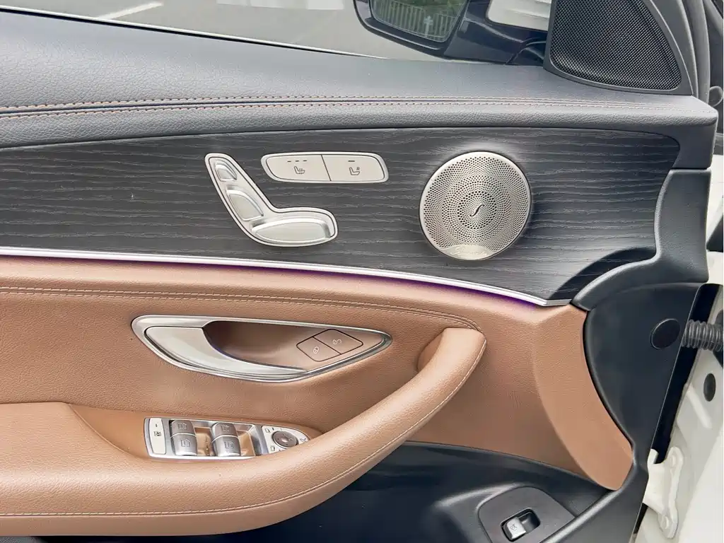 Mercedes-Benz E-Class 2022 — фото 13