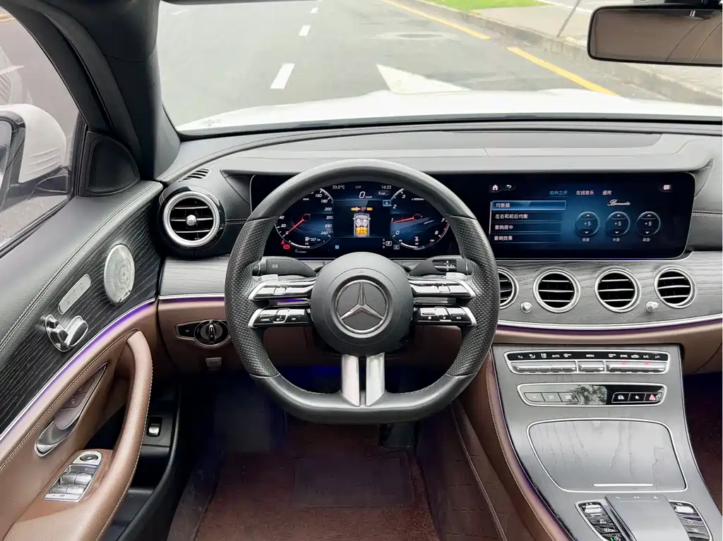 Mercedes-Benz E-Class 2022 — фото 11