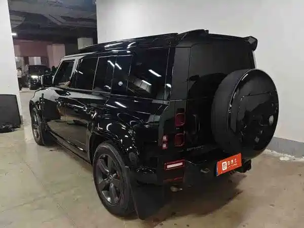 Land Rover Defender 2023