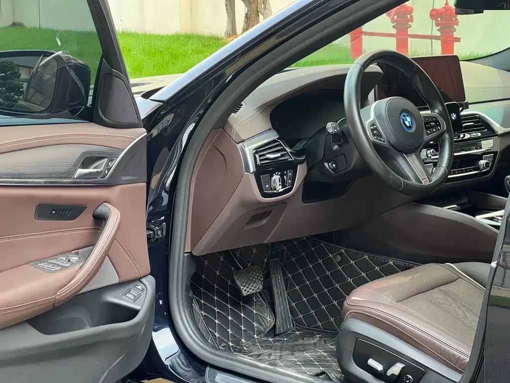 BMW 5 Series New Energy 2021 — фото 8