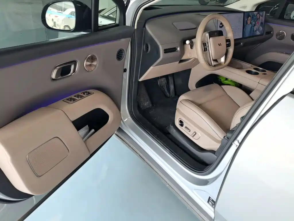 Li Auto i8 2025 — фото 16