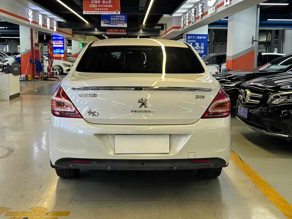 Peugeot 308 2015 — фото 17