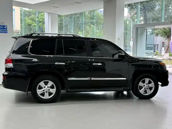 Lexus LX 2013