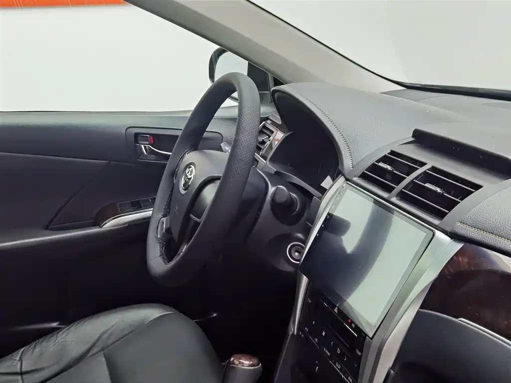 Toyota Camry 2016 — фото 22