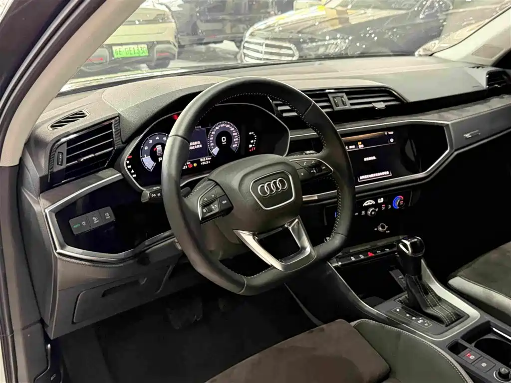 Audi Q3 2021 — фото 14