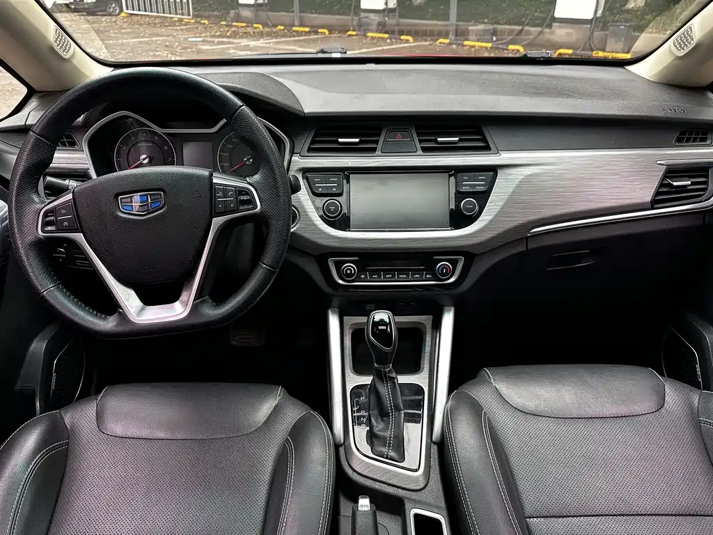 Geely Vision X3 2018 — фото 10