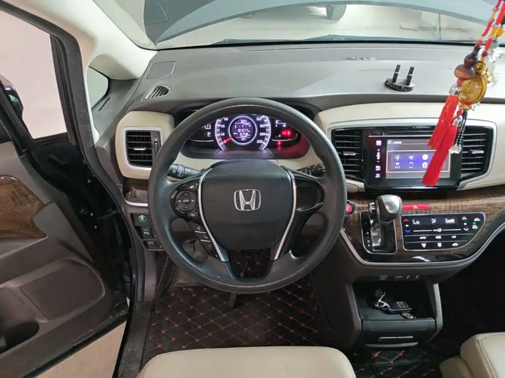 Honda Odyssey 2017 — фото 17