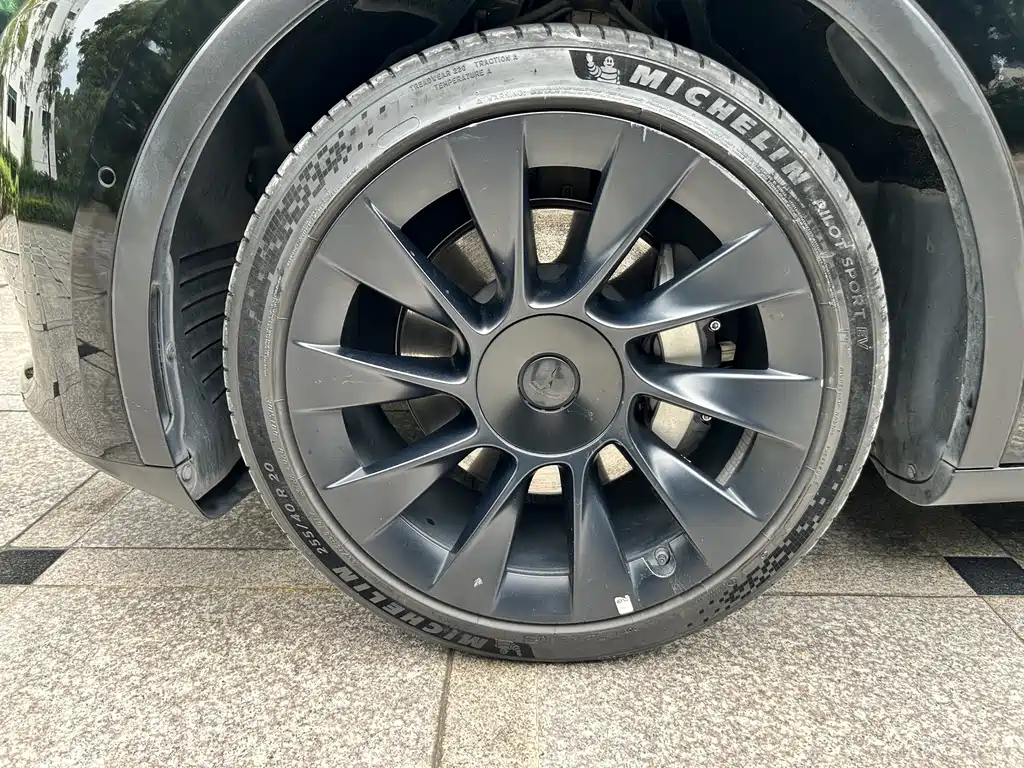 Tesla Model Y 2022 — фото 17