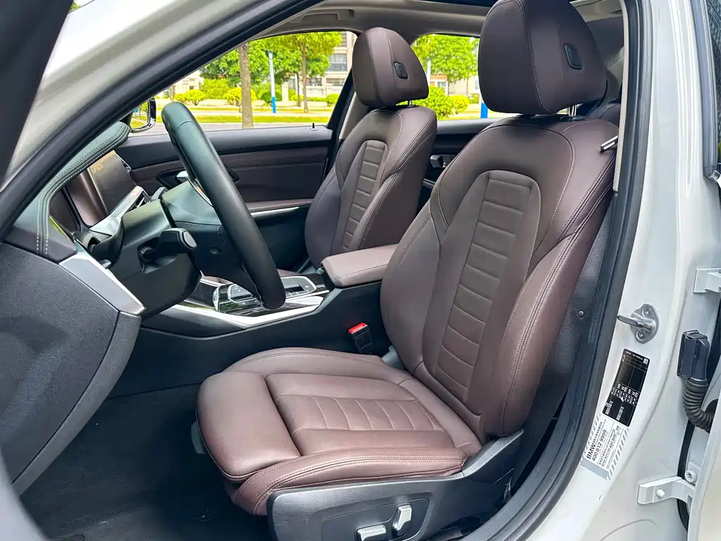 BMW 3 Series 2019 — фото 19