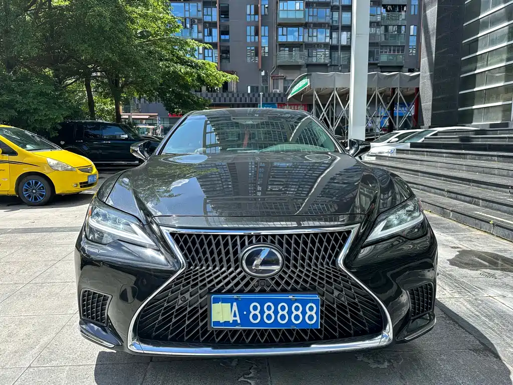 Lexus LS 2021