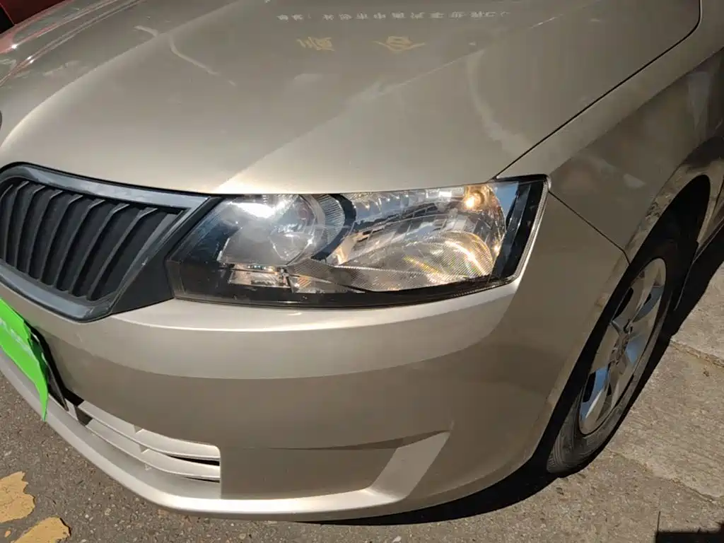 Skoda Rapid 2015 — фото 24