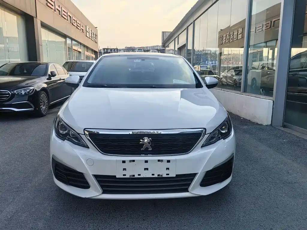 Peugeot 308 2018 — фото 2