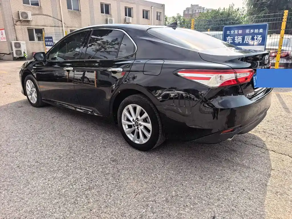 Toyota Camry 2021 — фото 13