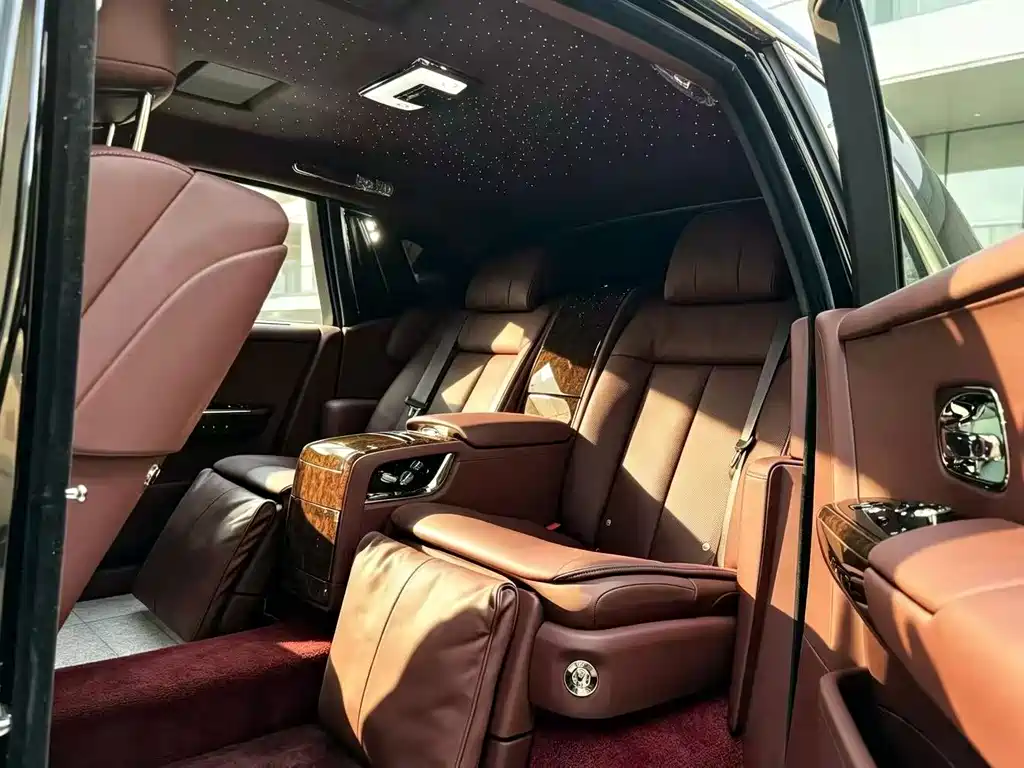 Rolls-Royce Phantom 2022 — фото 7