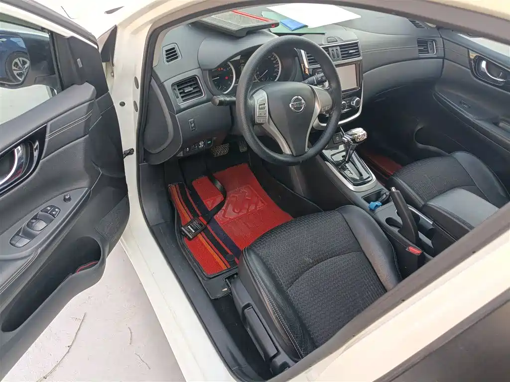 Nissan Tiida 2017 — фото 12