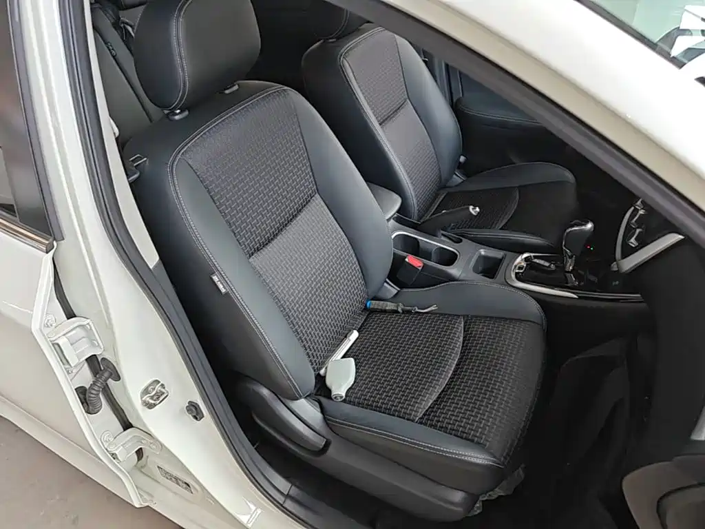 Nissan Tiida 2017 — фото 25