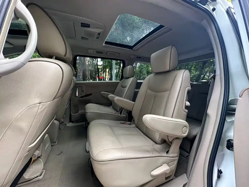 Nissan Quest 2016 — фото 12
