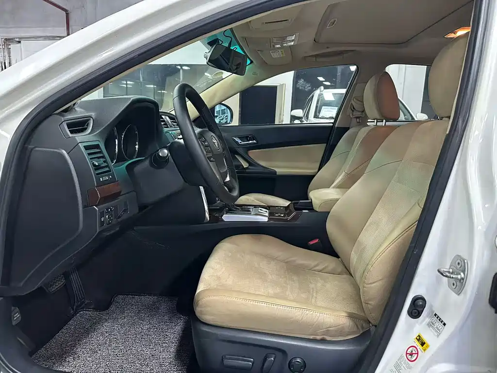 Toyota Reiz 2014