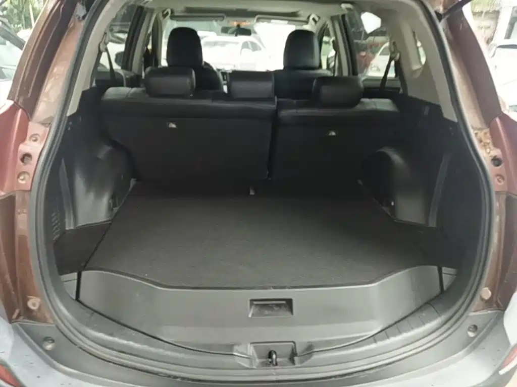 Toyota RAV4 2015 — фото 19