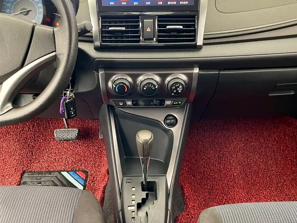 Toyota Yaris L 2015 — фото 8