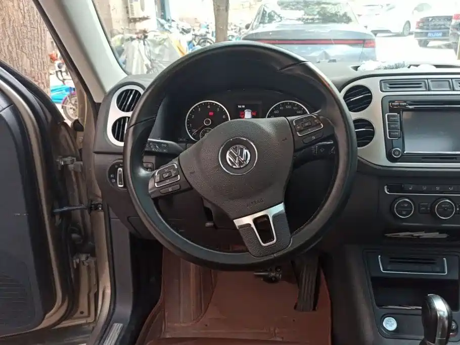 Volkswagen Tiguan 2015 — фото 15