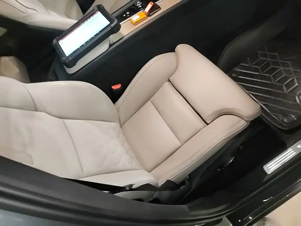 Volvo XC60 2025 — фото 25