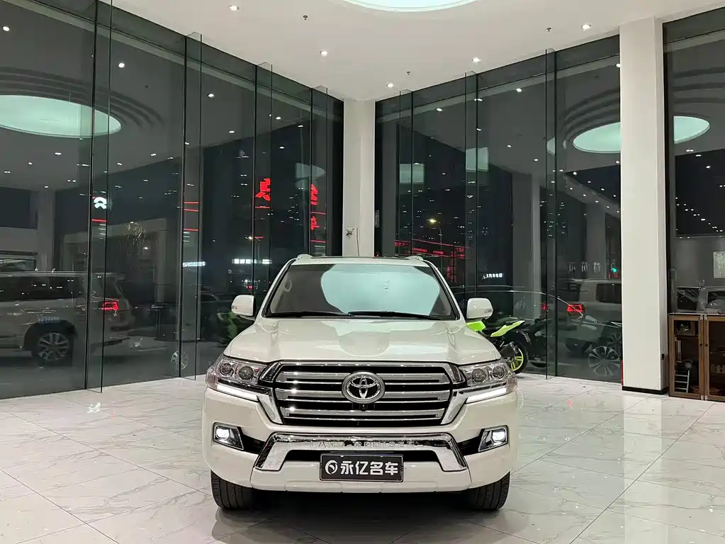 Toyota Land Cruiser 2017 — фото 2
