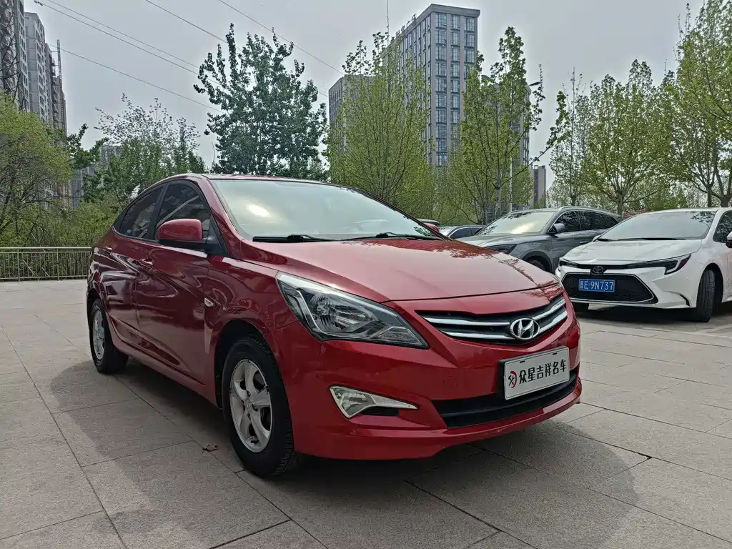 Hyundai Accent 2014 — фото 1