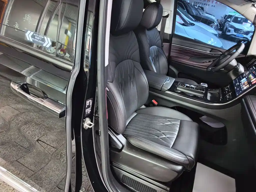 GAC Motor Trumpchi M8 2024 — фото 3