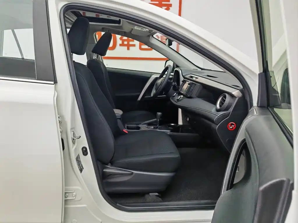Toyota RAV4 2019 — фото 23