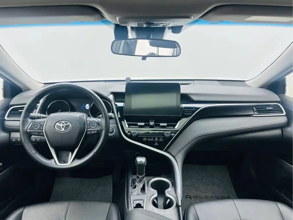 Toyota Camry 2021 — фото 10