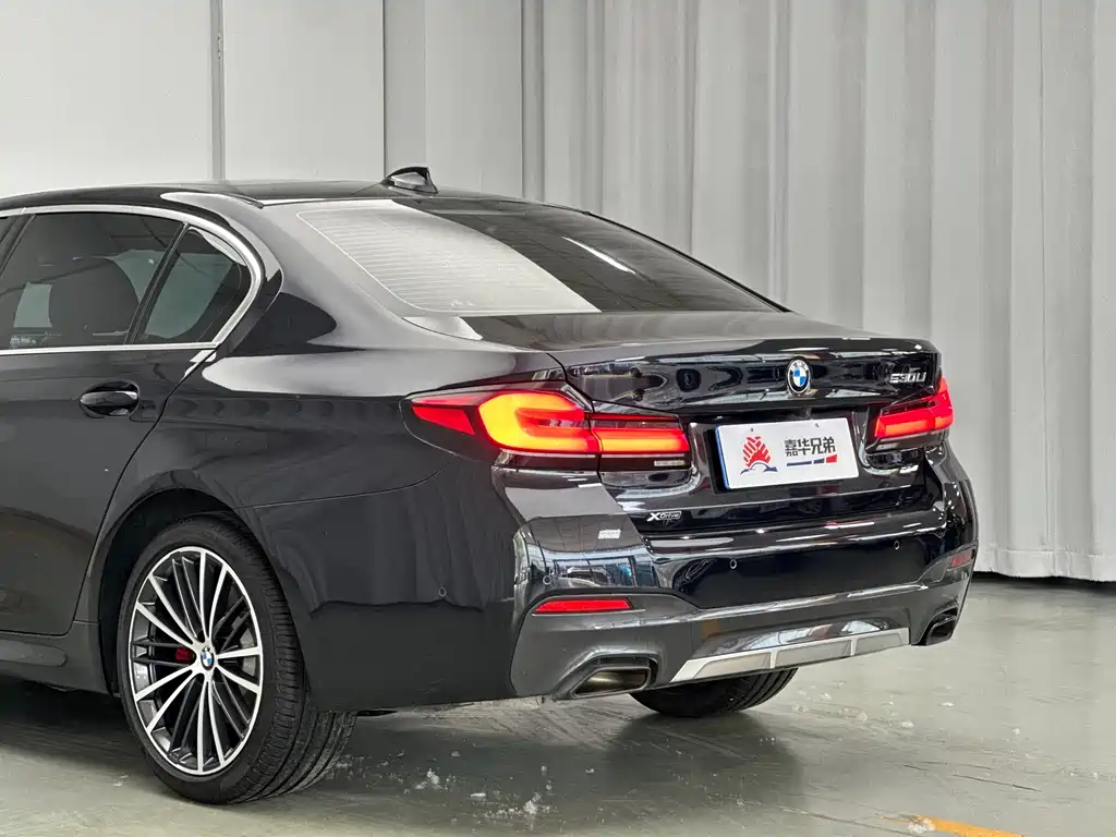 BMW 5 Series 2022 — фото 12