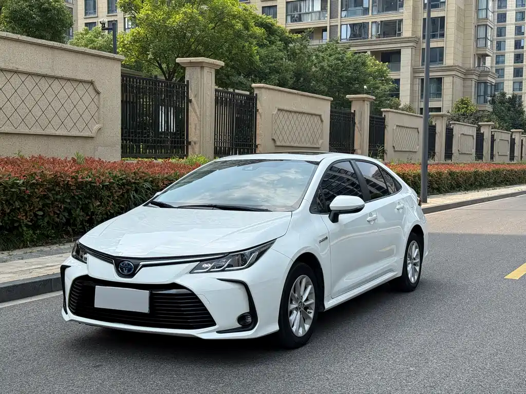 Toyota Corolla 2023 — фото 1