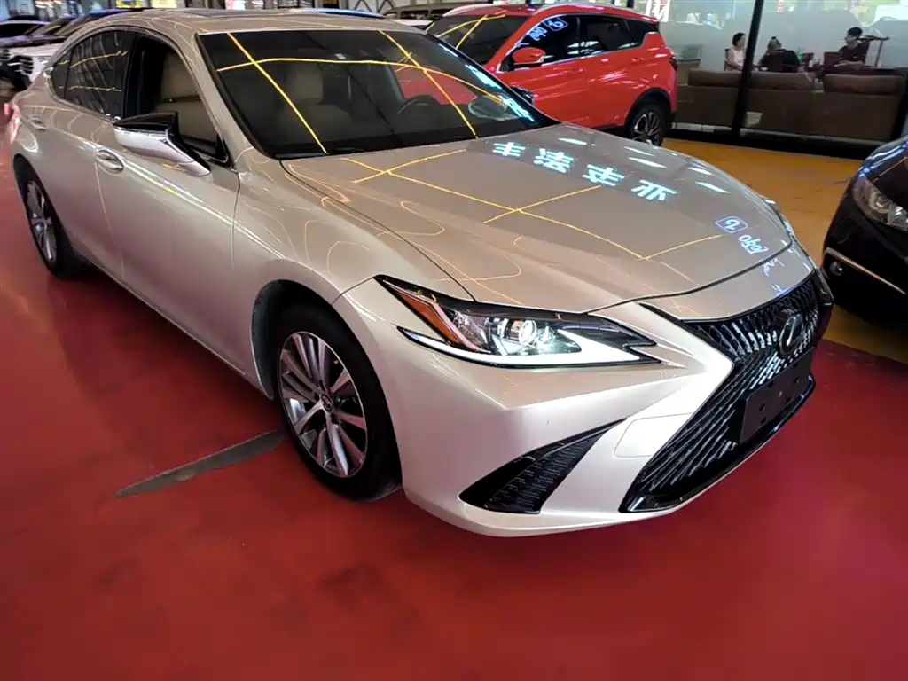 Lexus ES 2019 — фото 4
