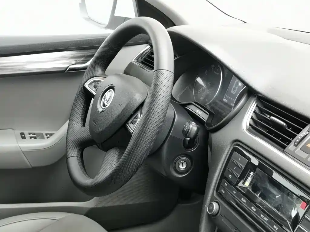Skoda Octavia 2015 — фото 22
