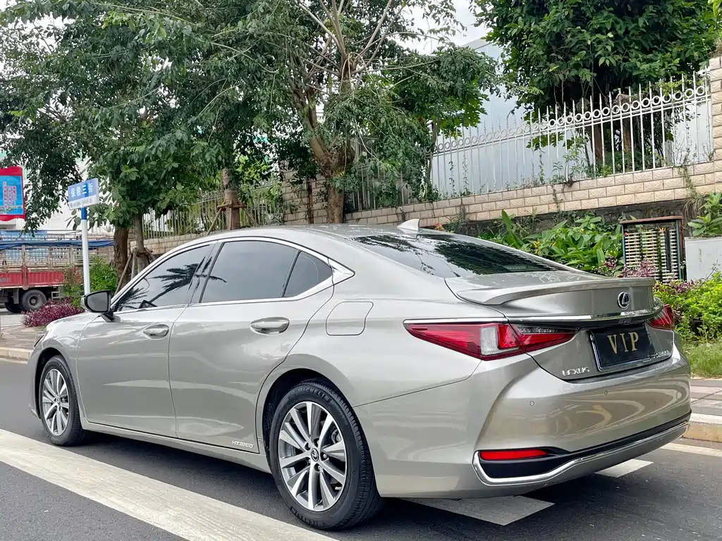 Lexus ES 2021 — фото 10