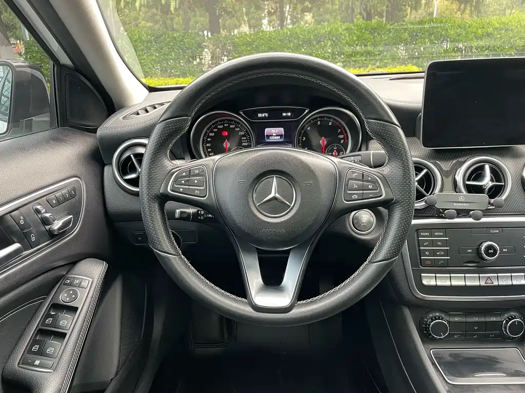 Mercedes-Benz GLA 2018 — фото 14