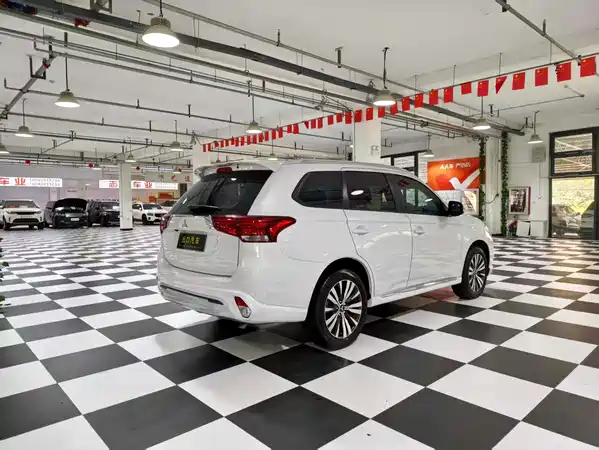 Mitsubishi Outlander 2022