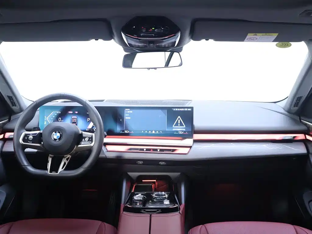 BMW 5 Series 2025 — фото 13