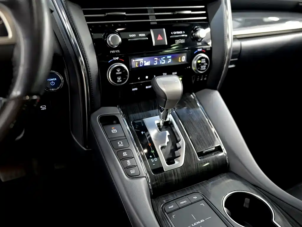 Lexus LM 2021 — фото 12