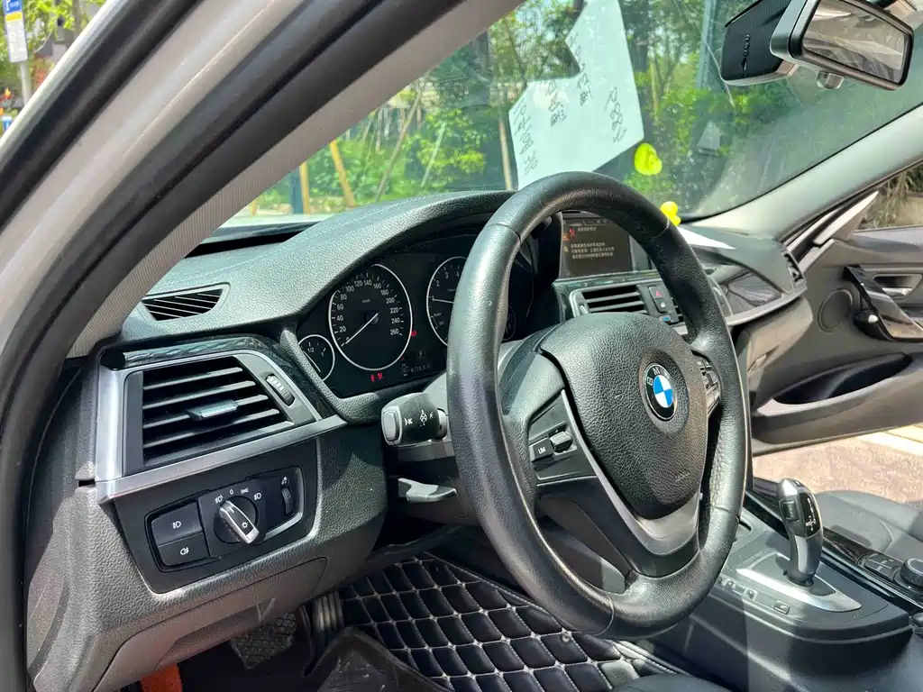 BMW 3 Series 2017 — фото 20