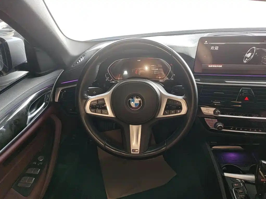 BMW 5 Series 2022 — фото 11