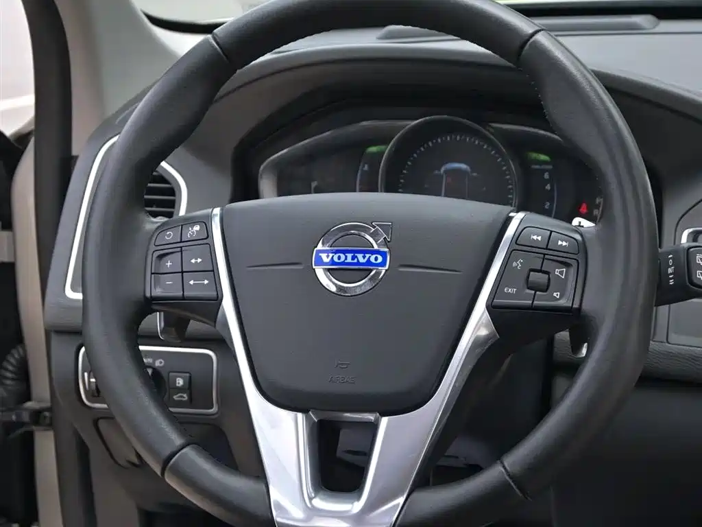 Volvo XC60 2016 — фото 8