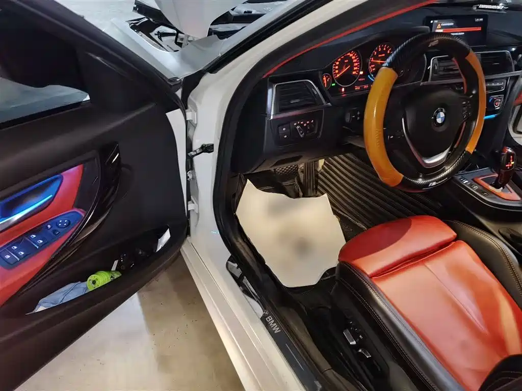 BMW 3 Series 2018 — фото 17